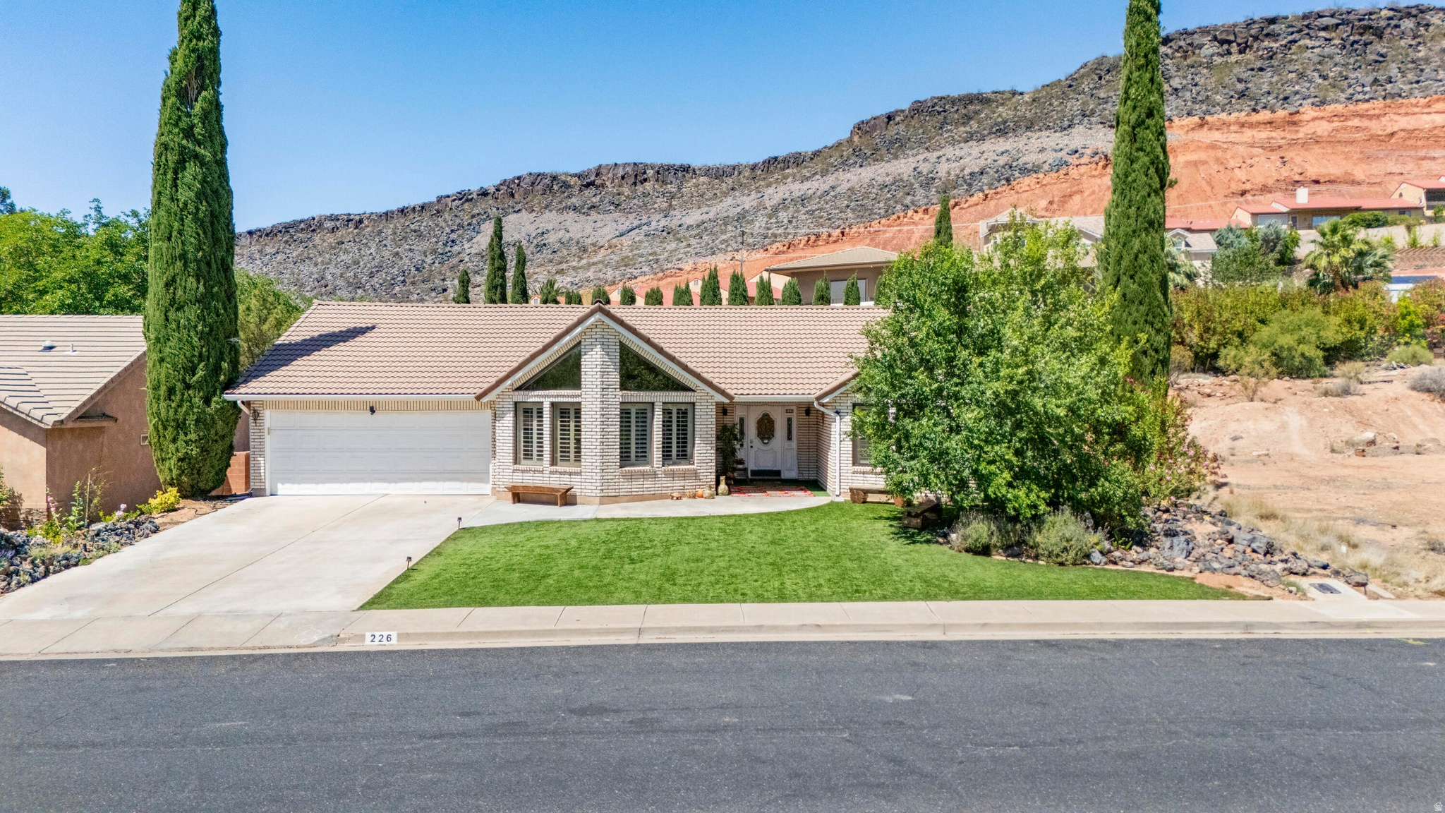 226 S DONLEE DR, St. George, UT 84770 — photo 1