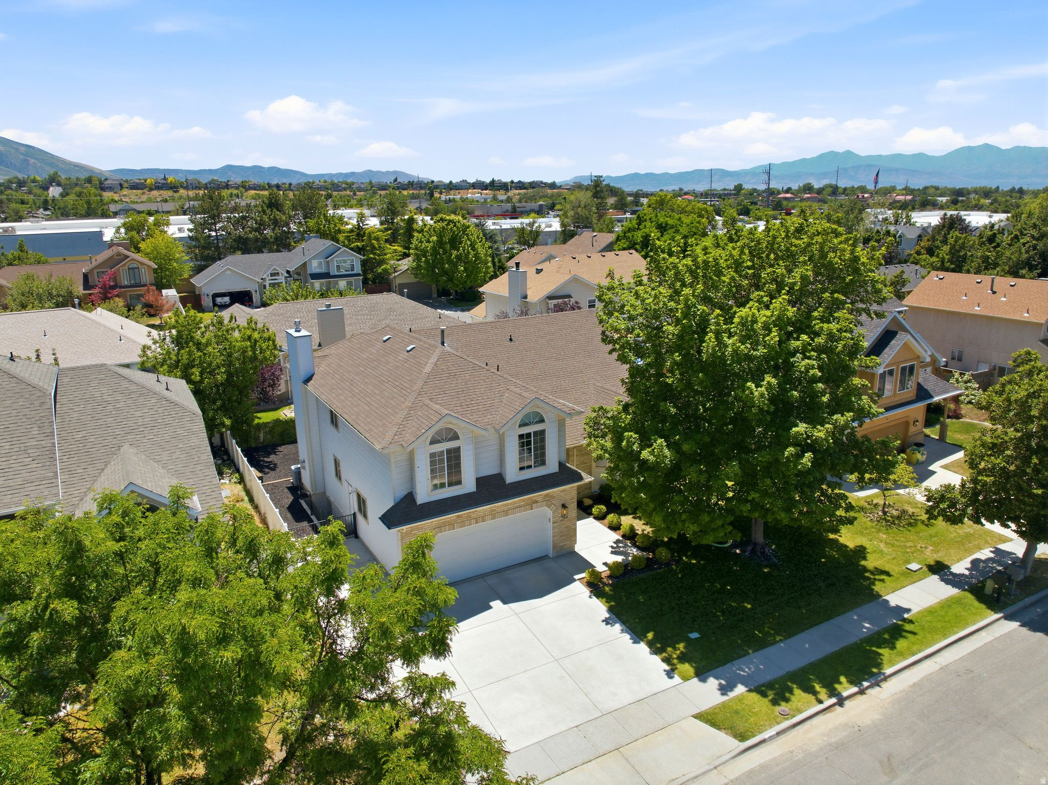 2154 E NEW HORIZON DR, Sandy, UT 84093 — photo 1