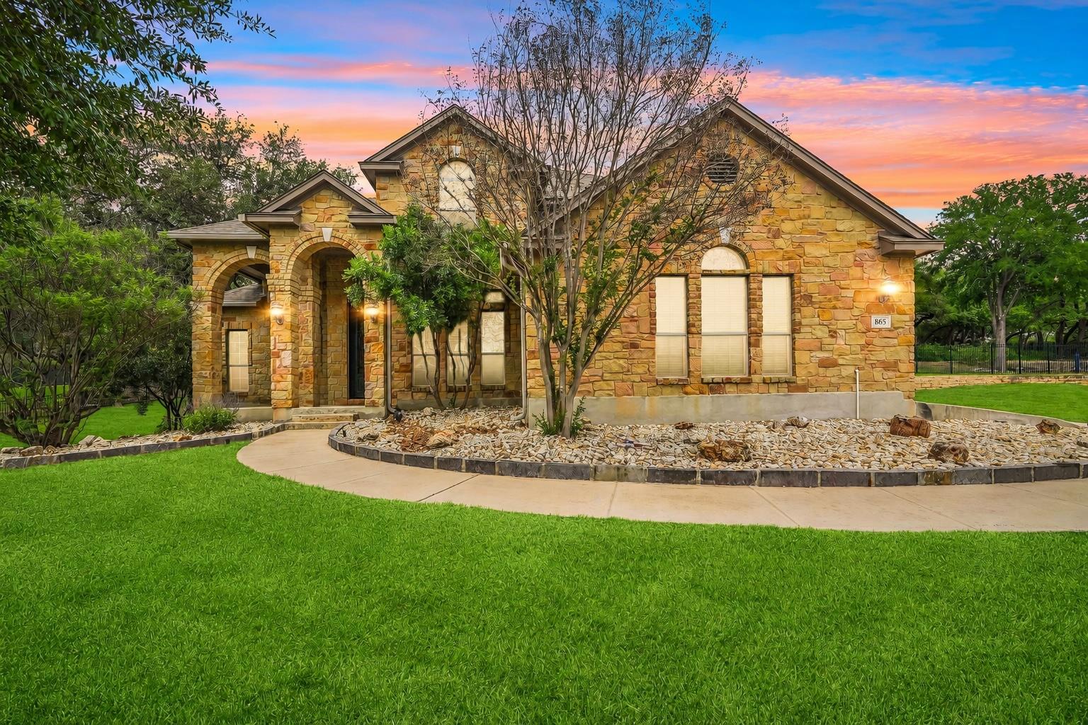 865 Santa Cruz, New Braunfels, TX 78132 — photo 1