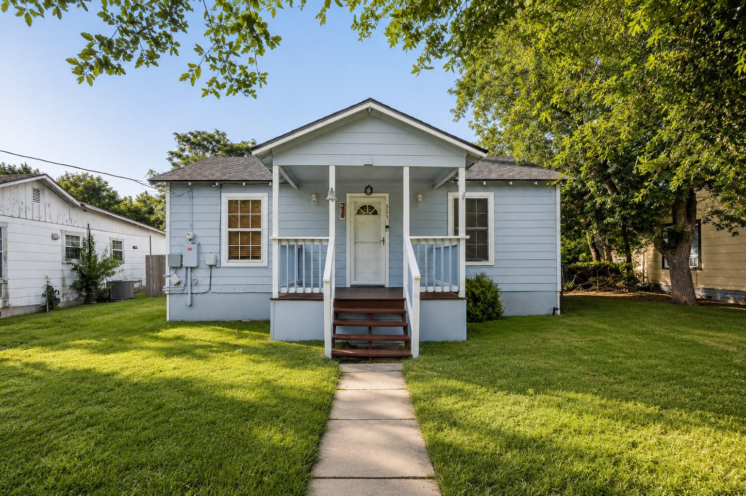 515  Wyeth St, Taylor, TX 76574 — photo 1