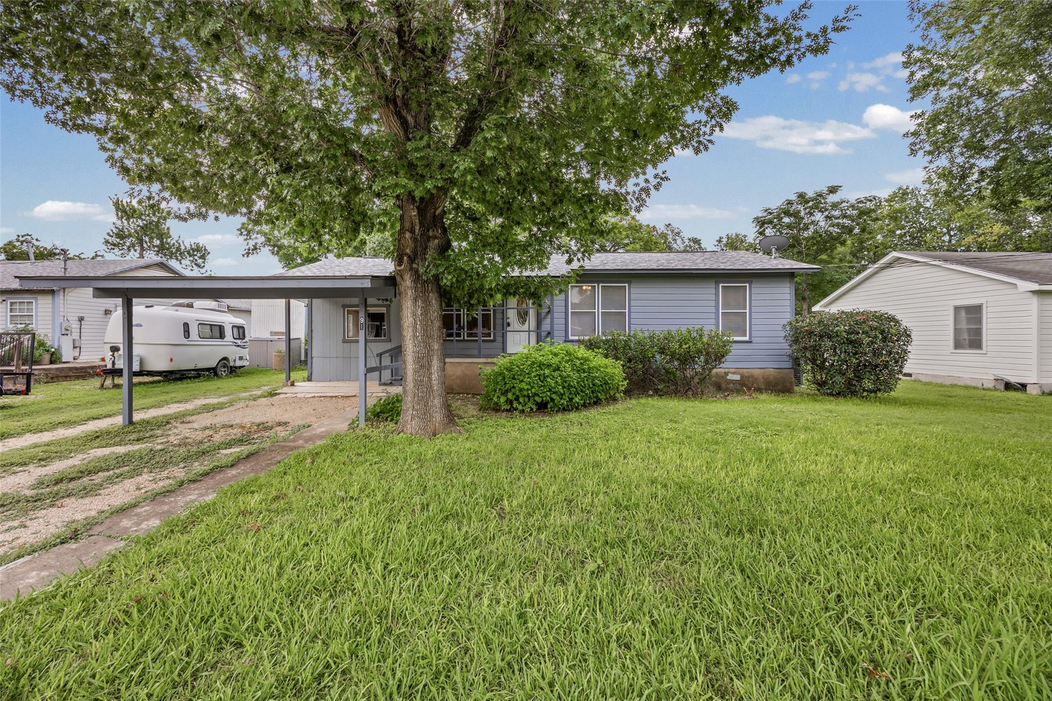 914  Plum St, Lockhart, TX 78644 — photo 1
