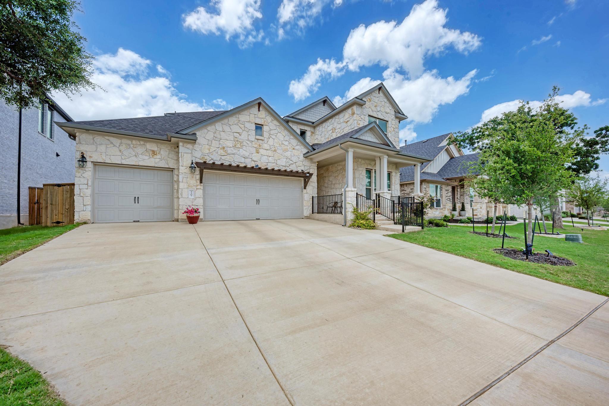 1105  White Daisy Ln, Georgetown, TX 78628 — photo 1