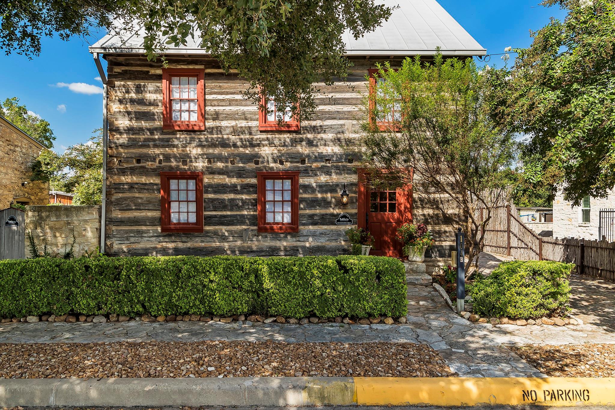104  Austin St  #B, Fredericksburg, TX 78624 — photo 1