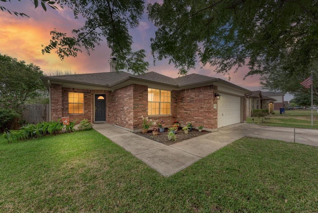 207  Kerley Dr, Hutto, TX 78634 — photo 1
