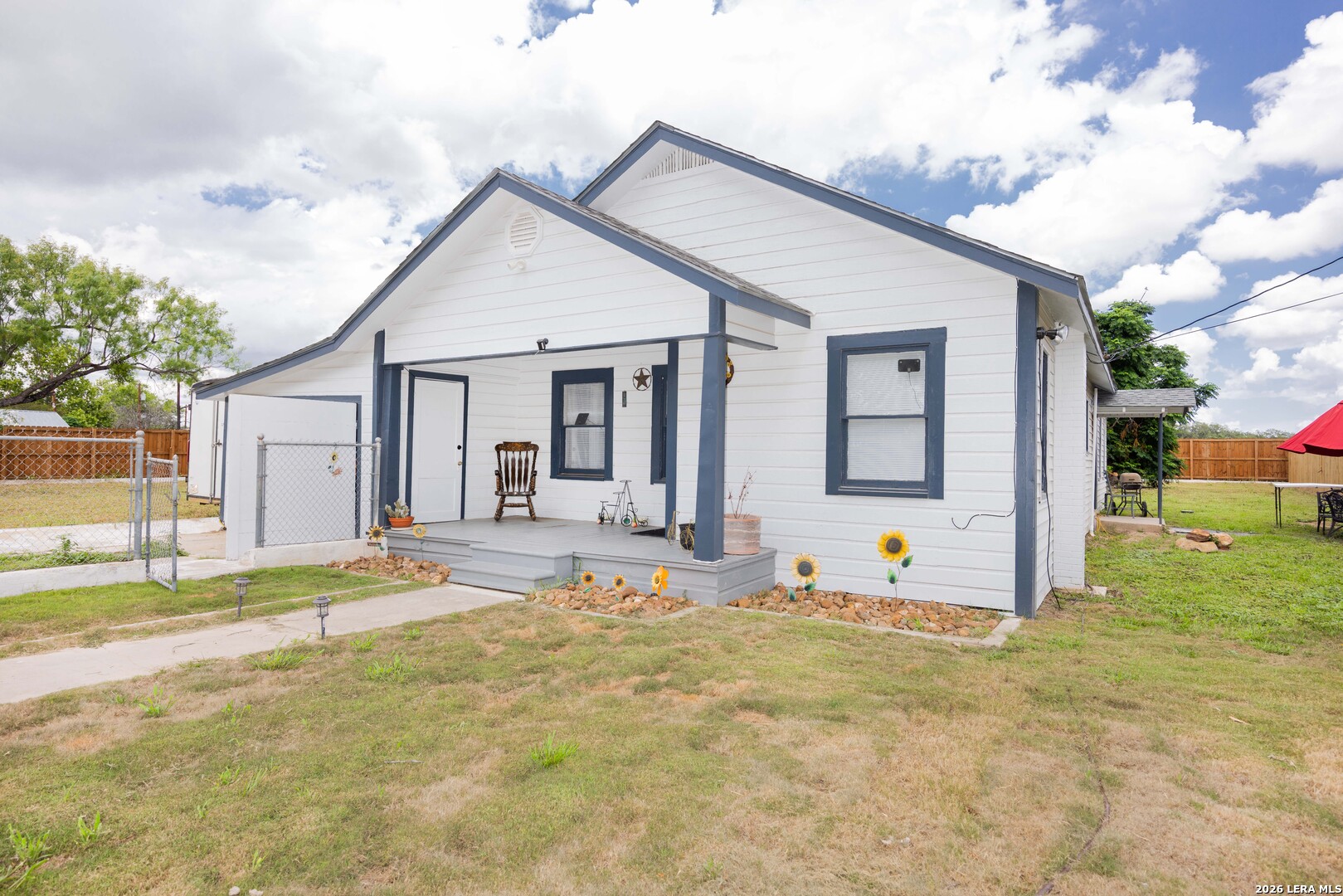 523B Rossville, Devine, TX 78016 — photo 1