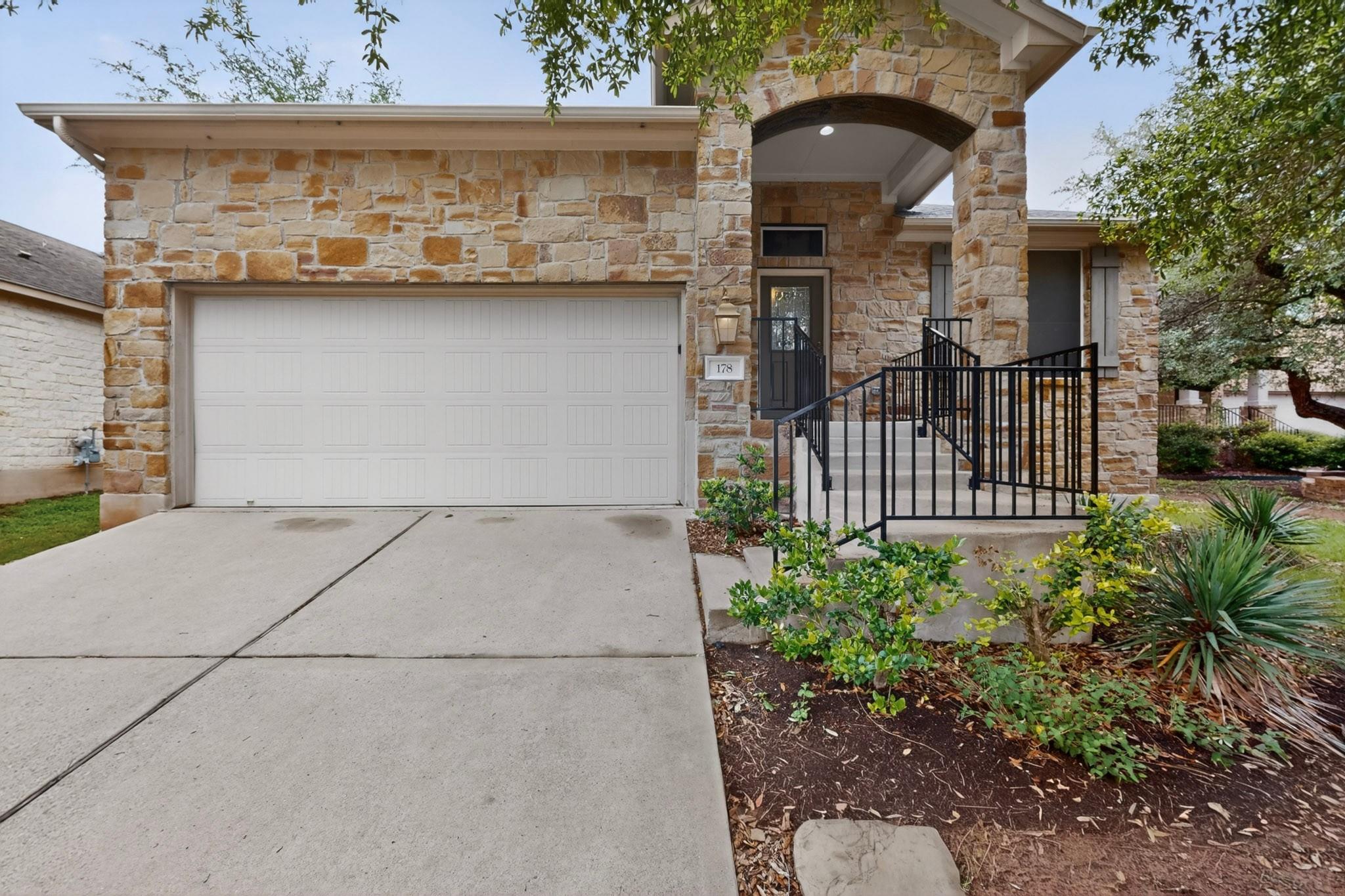 178 Limestone, Austin, TX 78737 — photo 1