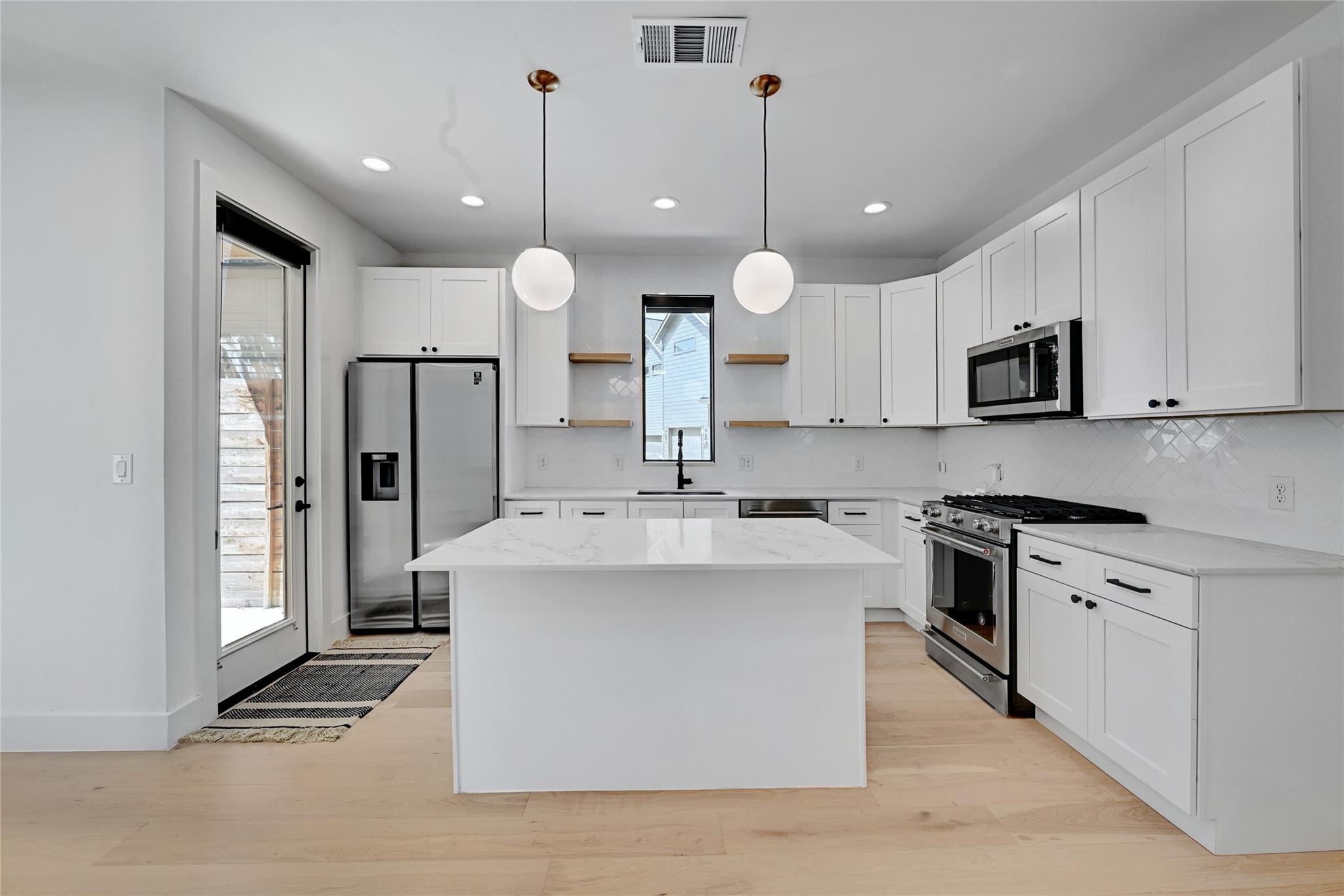 1140 Webberville, Austin, TX 78721 — photo 1