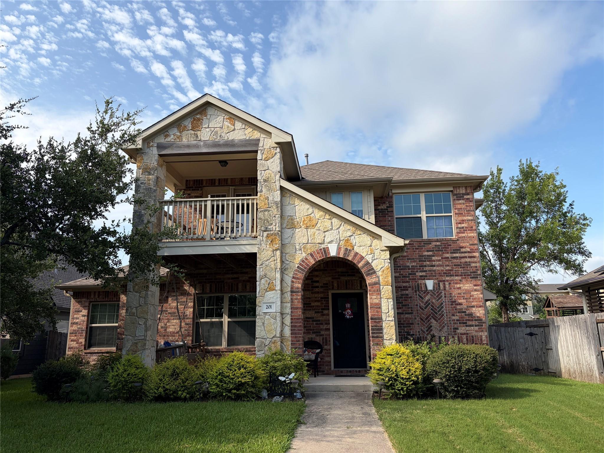 201 Sycamore, Georgetown, TX 78633 — photo 1
