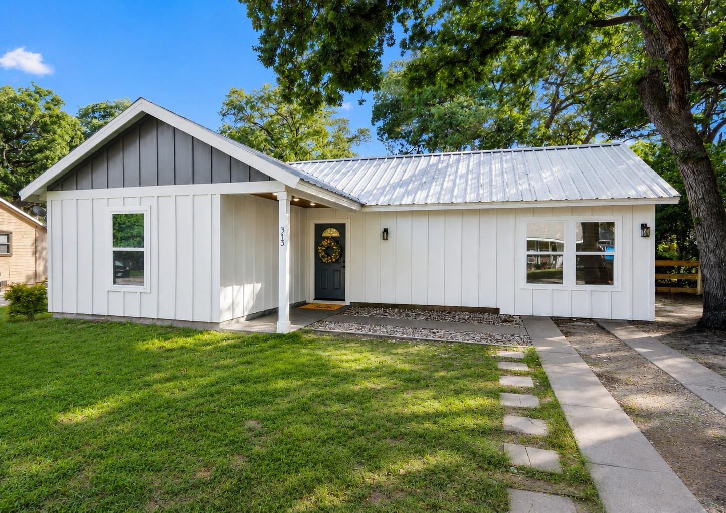 313 Charles, Rockdale, TX 76567 — photo 1