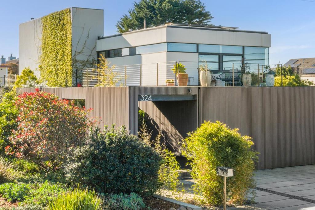 324 Kelly Avenue, Half Moon Bay, CA 94019 — photo 1