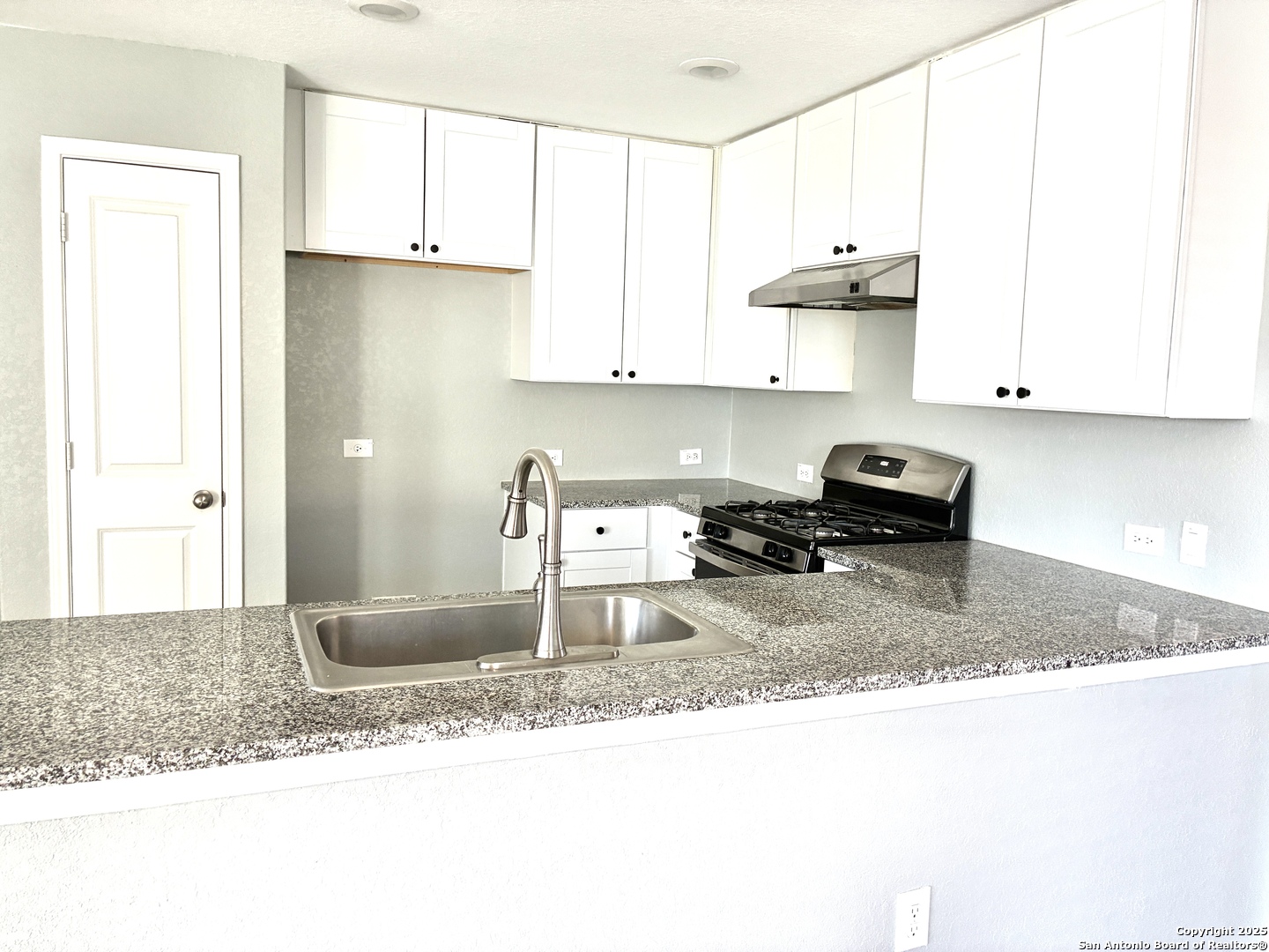 320 Agave Circle, ,  78026 — photo 1