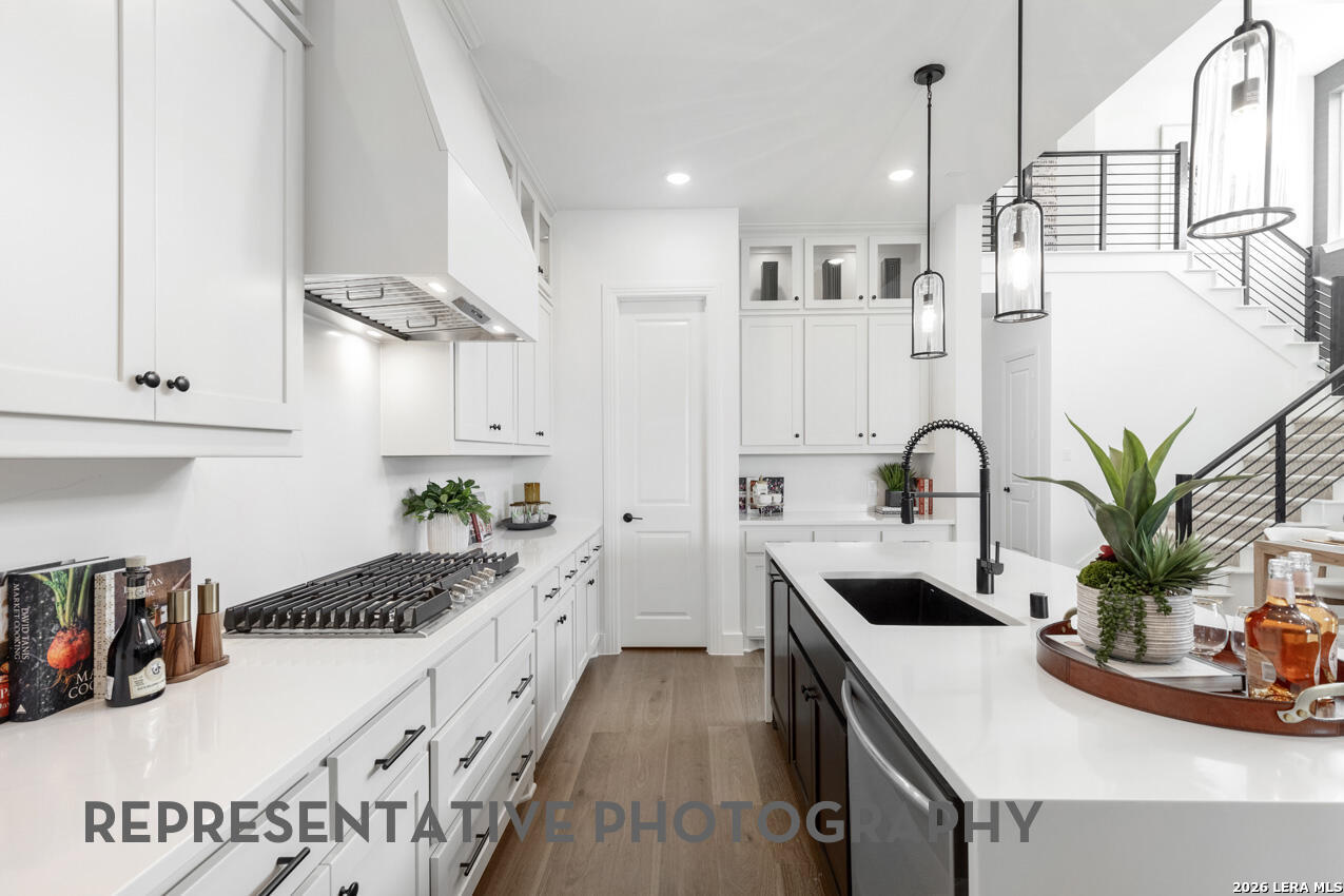 450 Cleveland Way, ,  78130 — photo 1