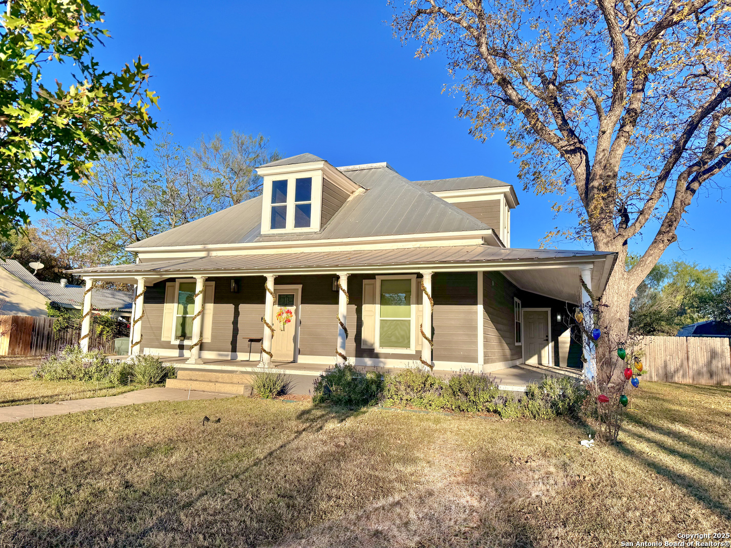 1106 N High, Uvalde, TX 78801 — photo 1