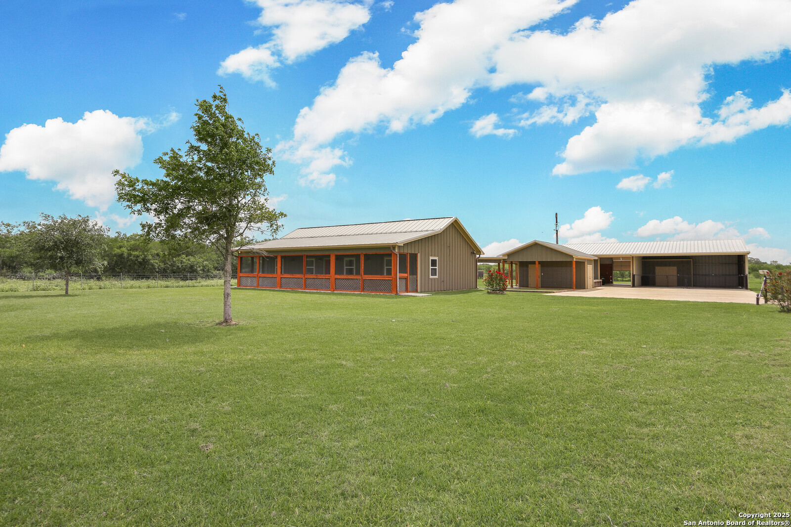 891 Hopkinsville Rd, Cuero, TX 77954 — photo 1