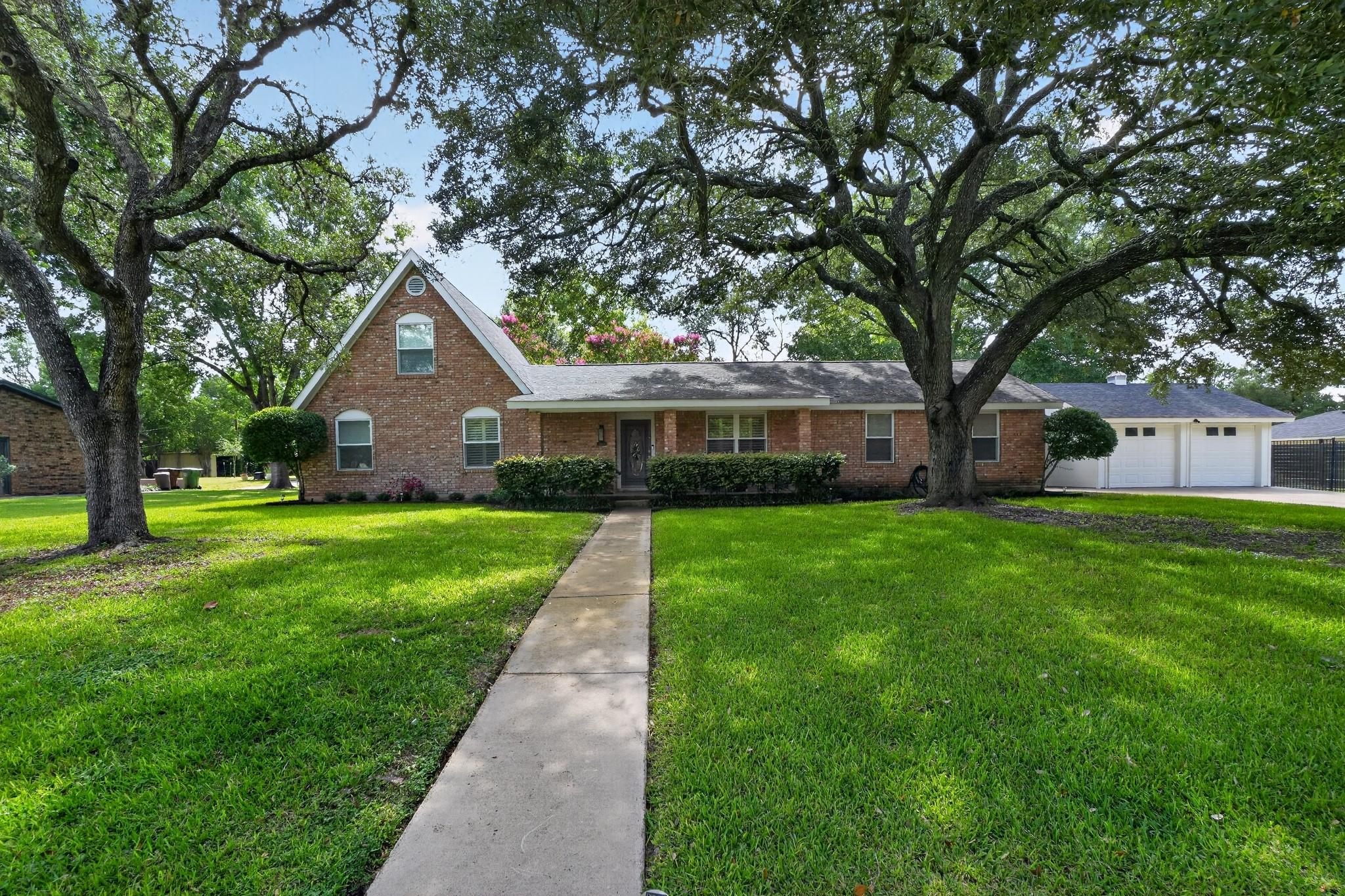 1622 Twin Island Drive, Lockhart, TX 78644 — photo 1
