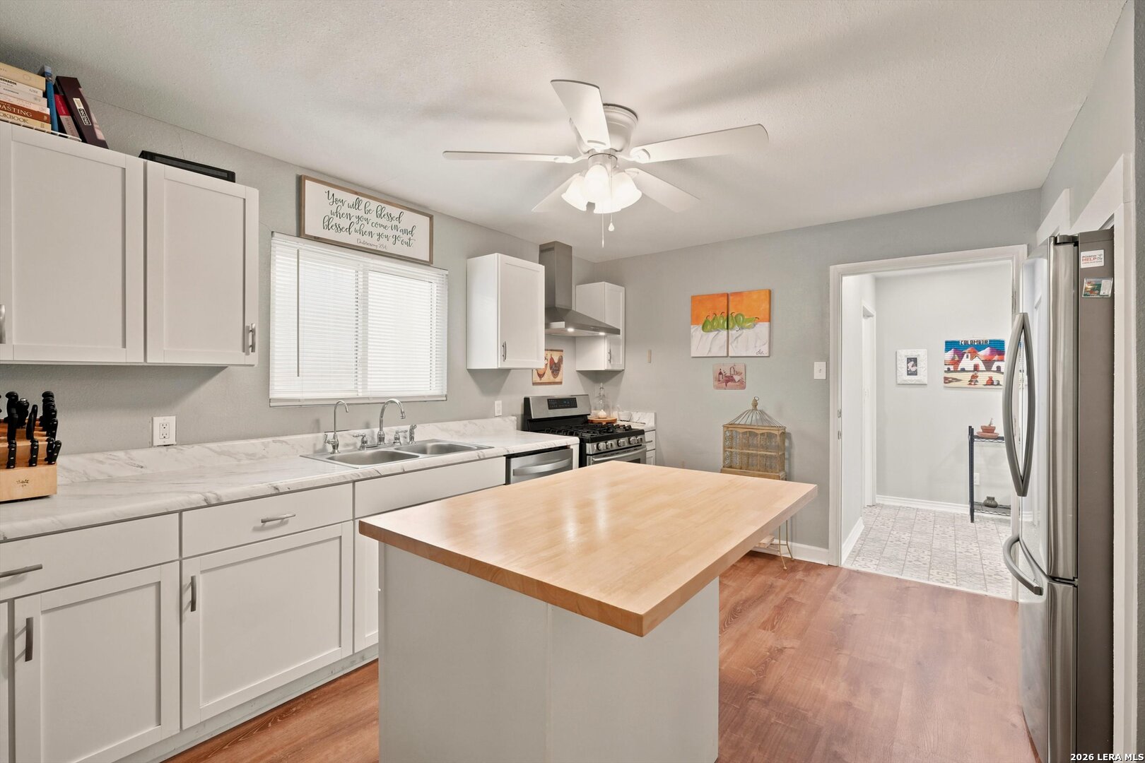 666 N San Eduardo Ave, San Antonio, TX 78228 — photo 1