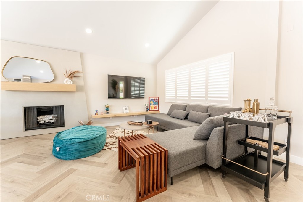 575 N Burton Way, Palm Springs, CA 92262 — photo 1