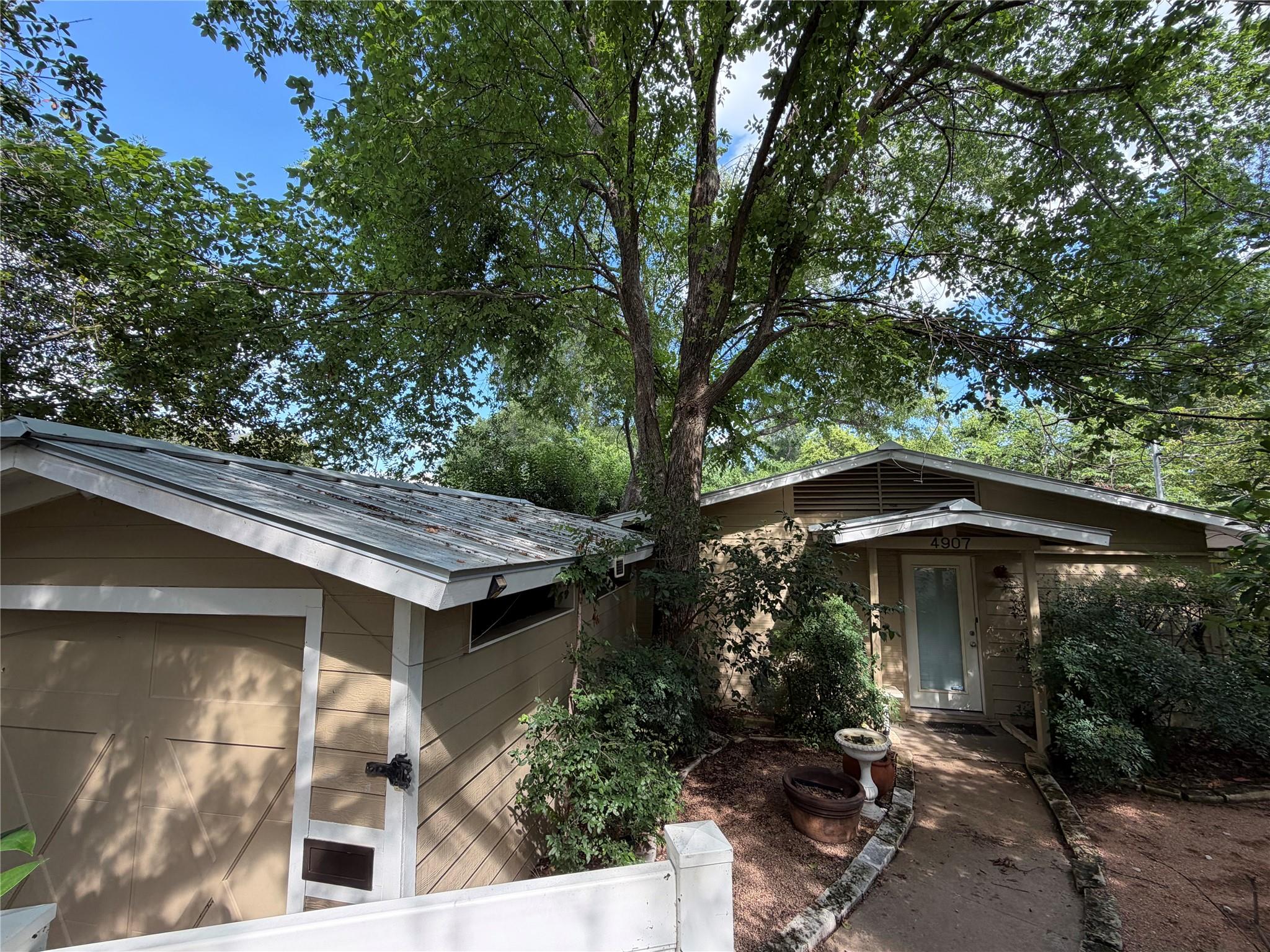 4907 Market, Austin, TX 78731 — photo 1