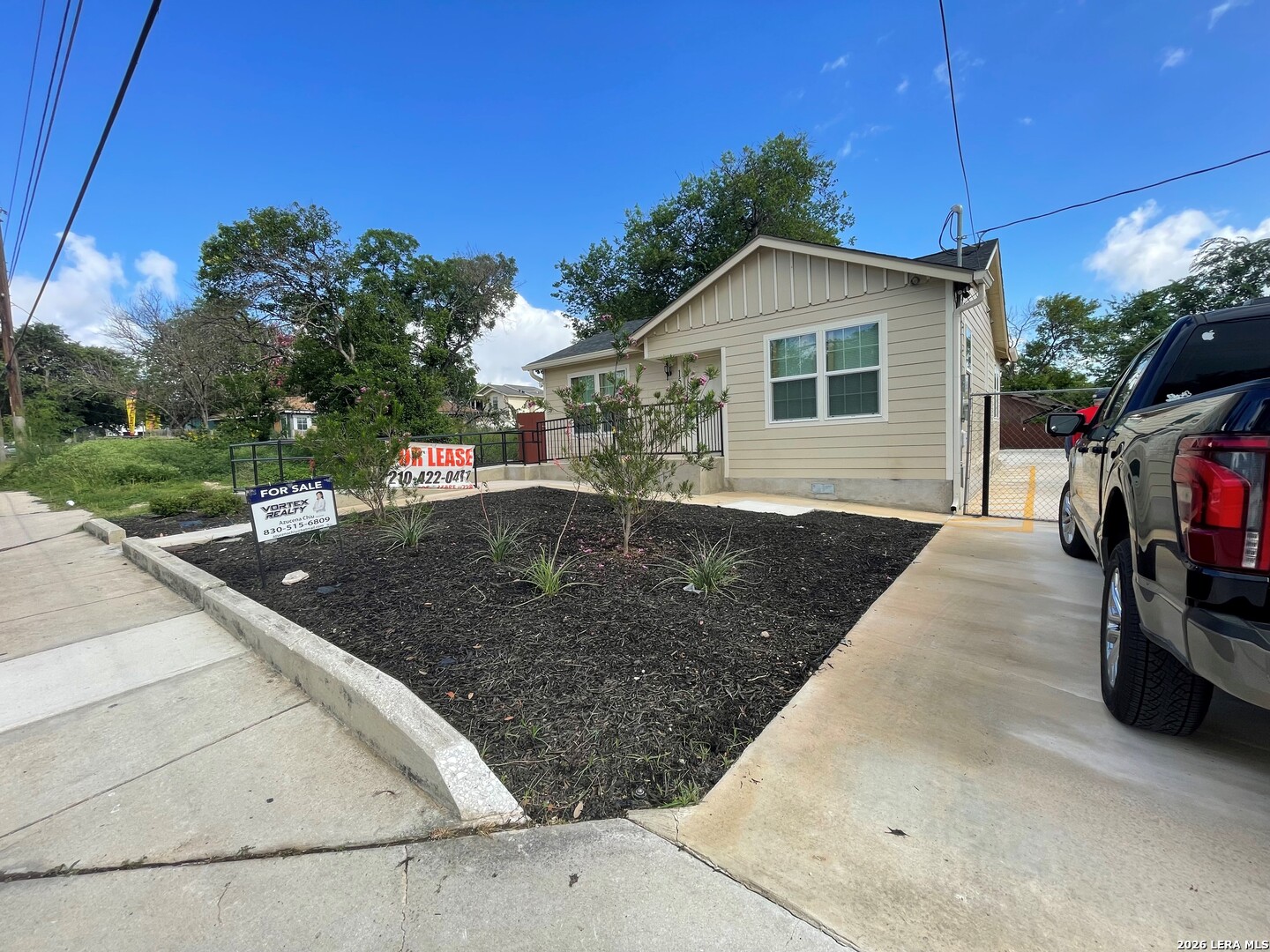 1507 W Hilderbrand, San Antonio, TX 78202 — photo 1