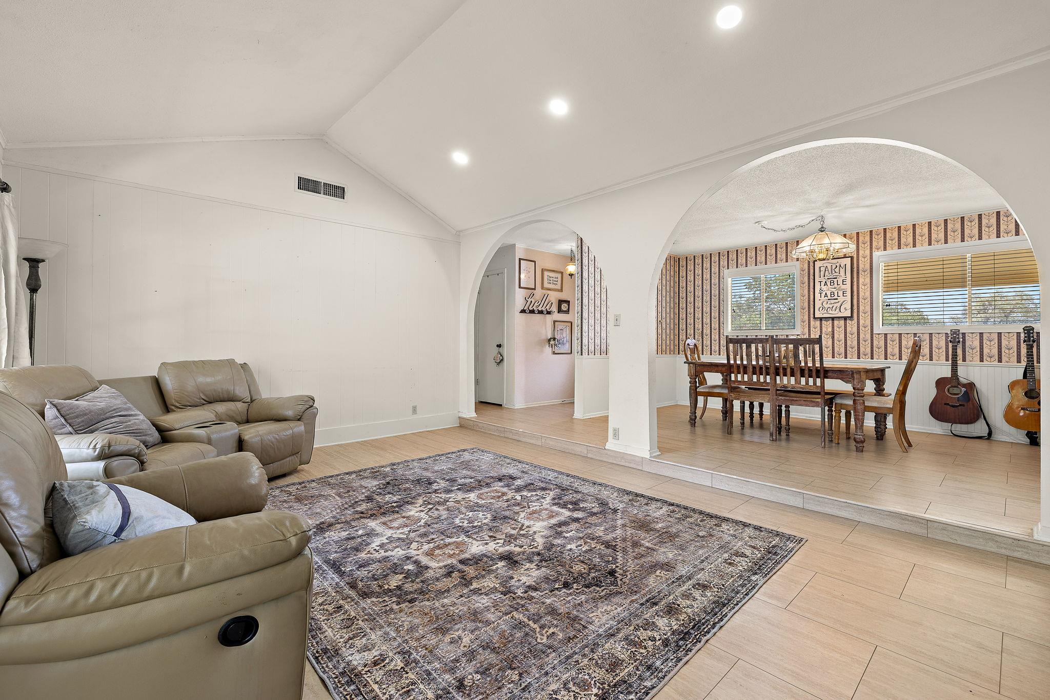 605 Parkway, Georgetown, TX 78628 — photo 1