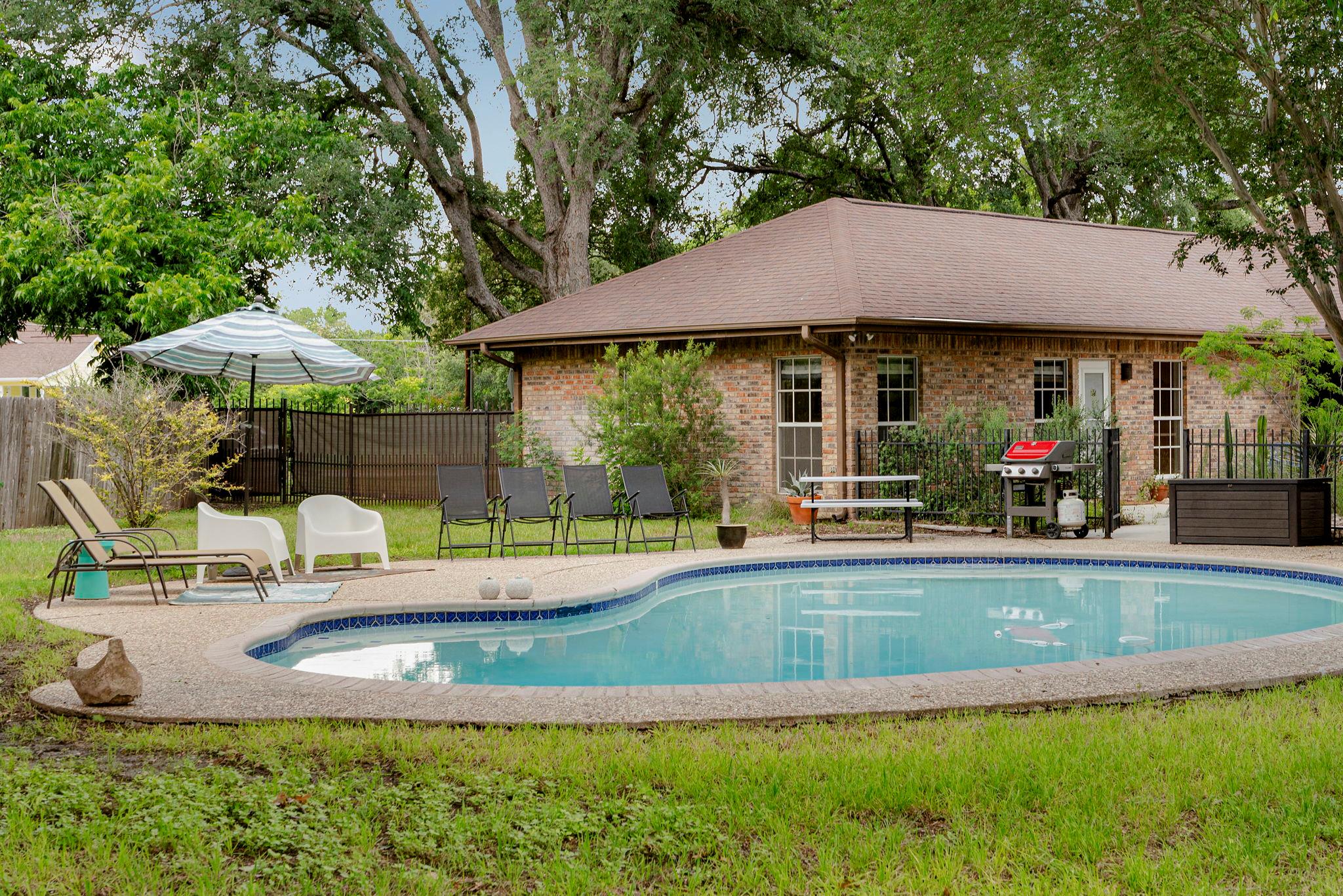 400 Hackberry, Lockhart, TX 78644 — photo 1