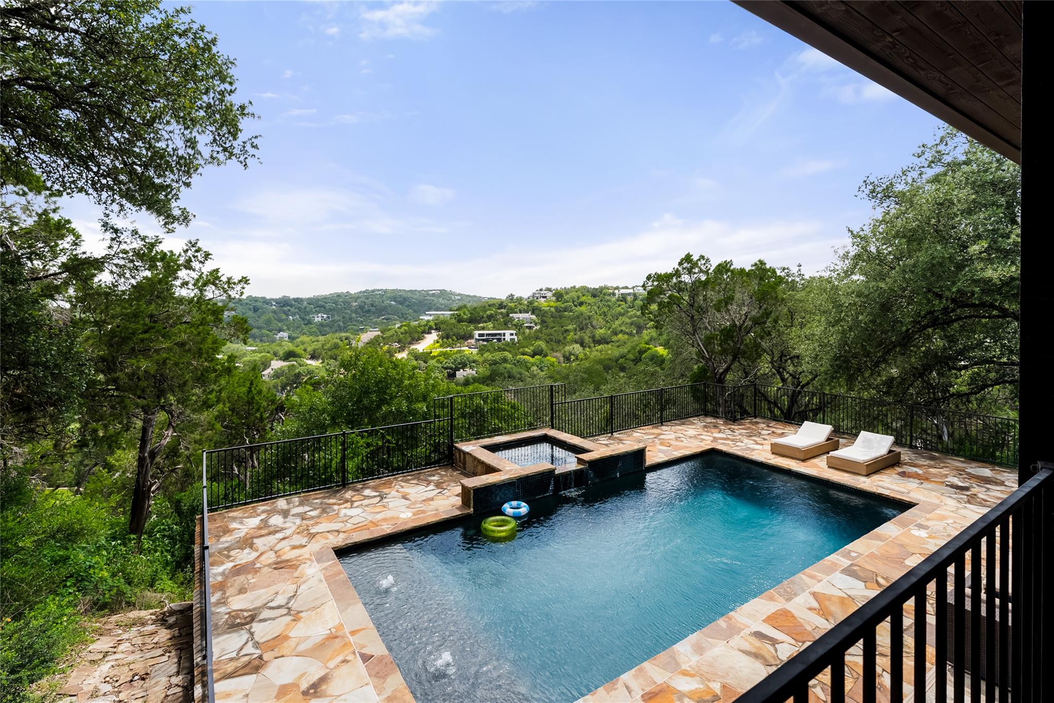 411 SKYLINE, West Lake Hills, TX 78746 — photo 1