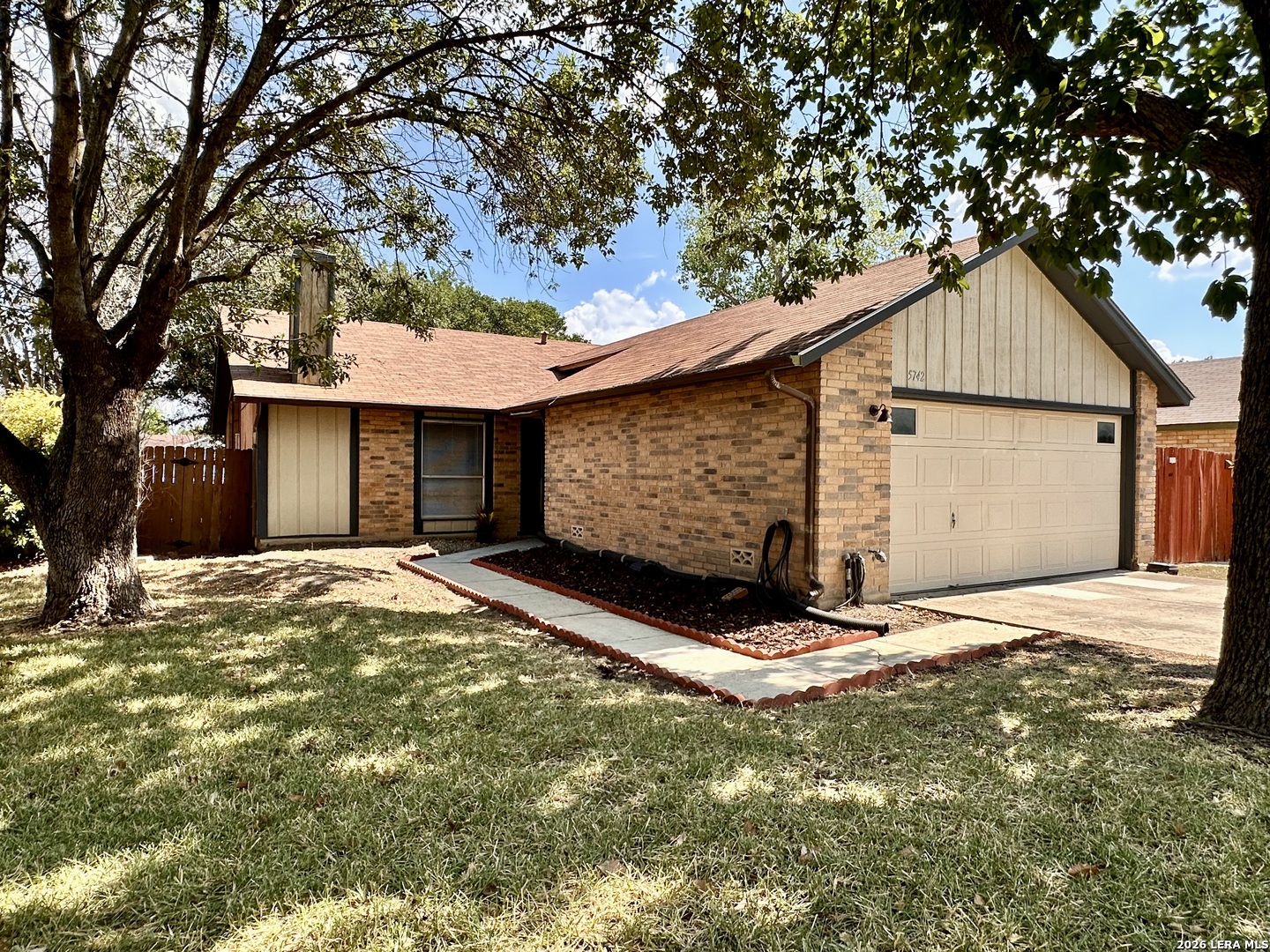 5742 LARKDALE DR, San Antonio, TX 78233 — photo 1