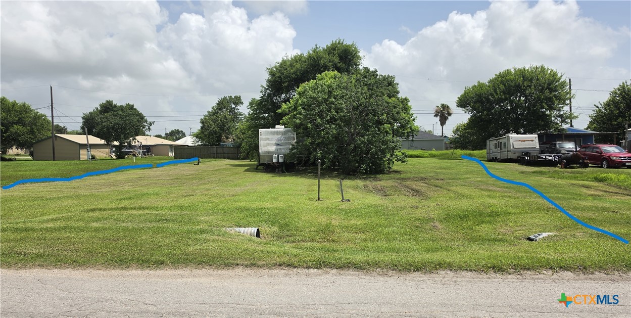 711-717 W Broadway Avenue, Seadrift, TX 77983 — photo 1
