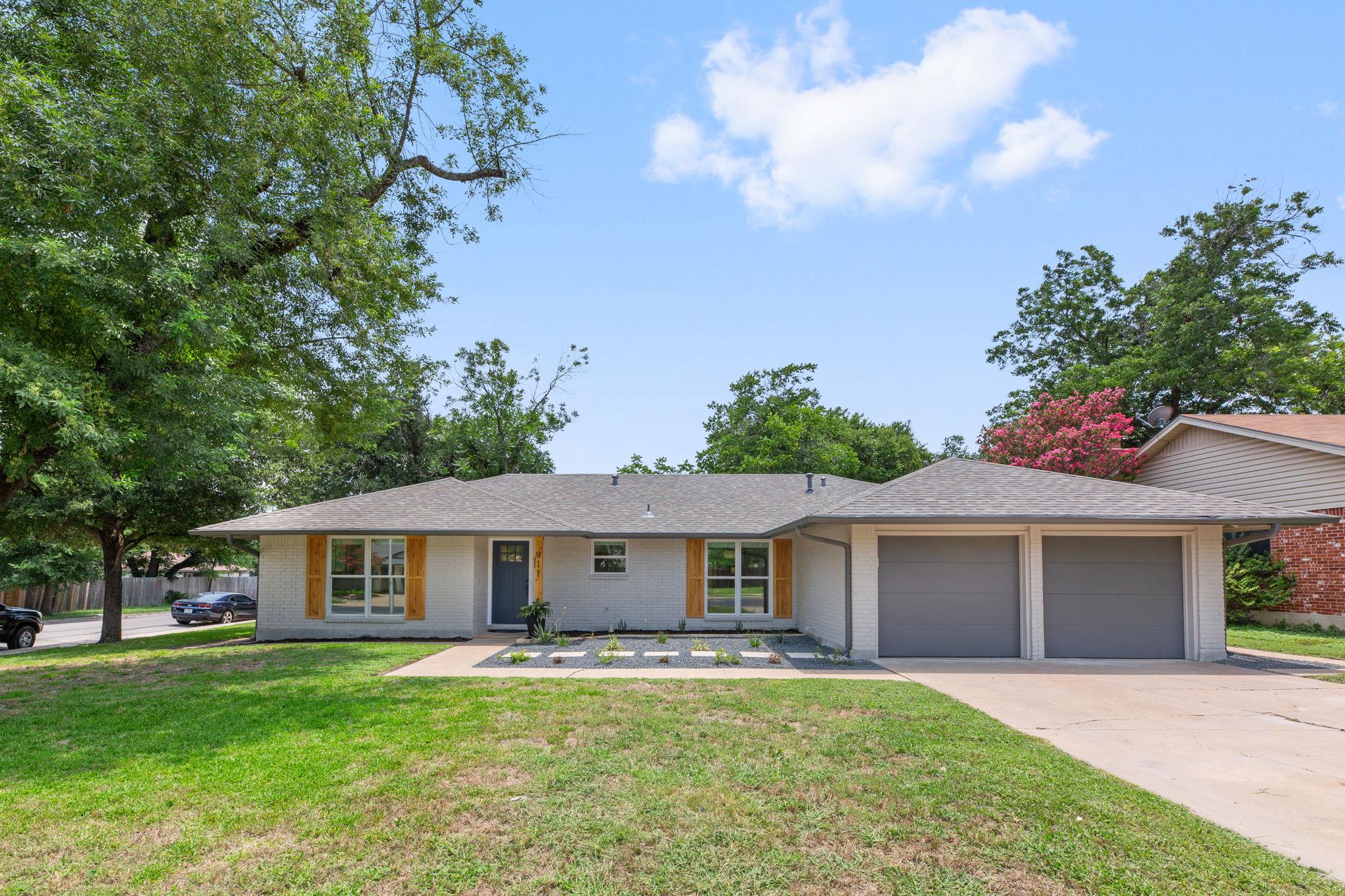 911  Cripple Creek Dr, Austin, TX 78758 — photo 1