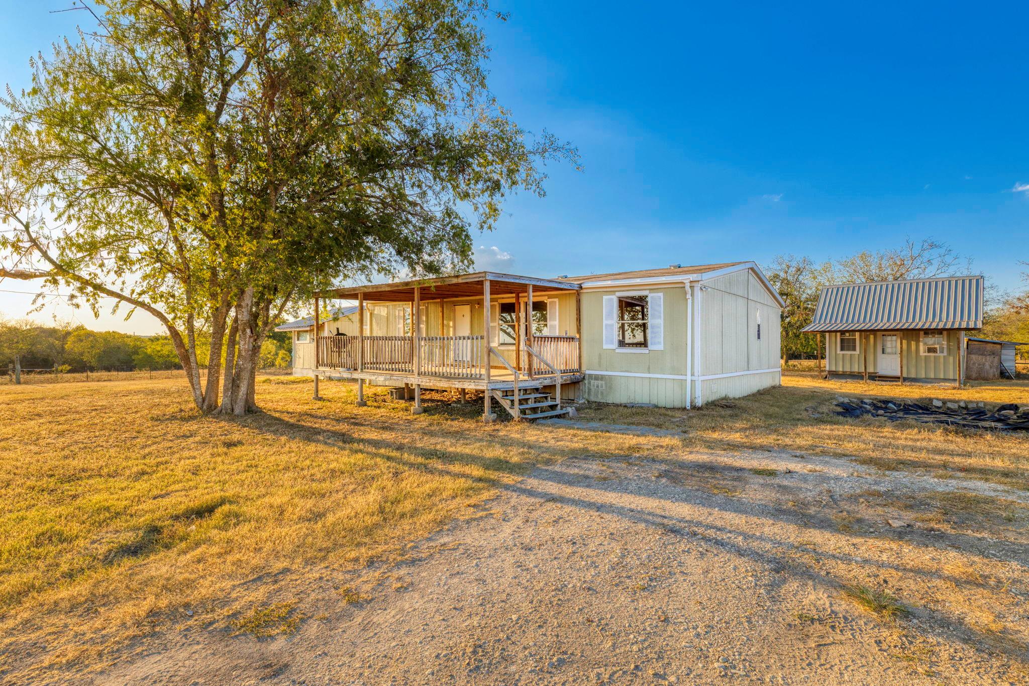 645 Old Luling, Lockhart, TX 78644 — photo 1