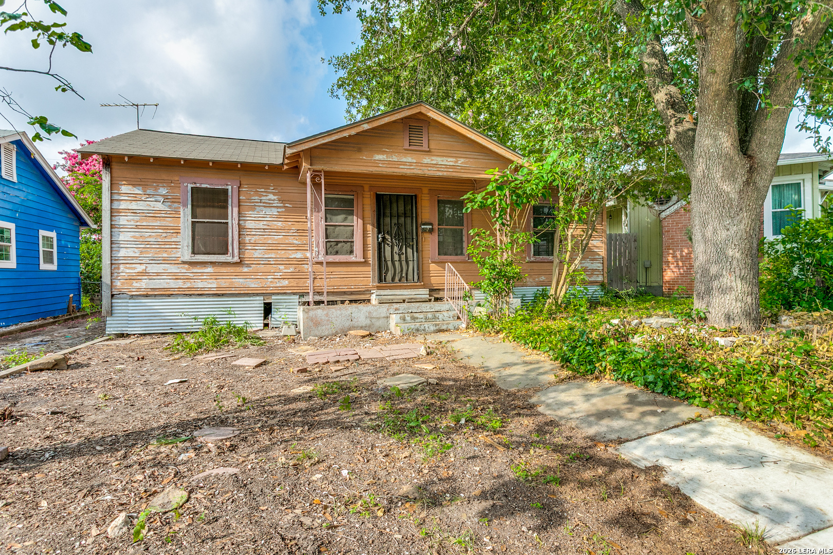 1330 W ROSEWOOD AVE, San Antonio, TX 78201 — photo 1