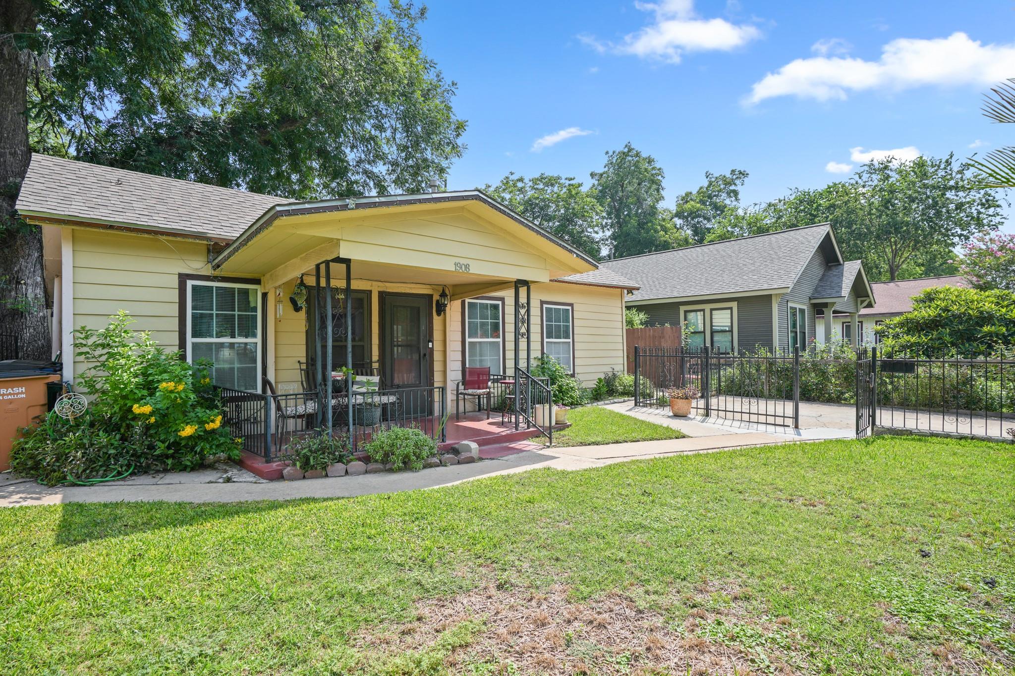 1908  Holly St, Austin, TX 78702 — photo 1