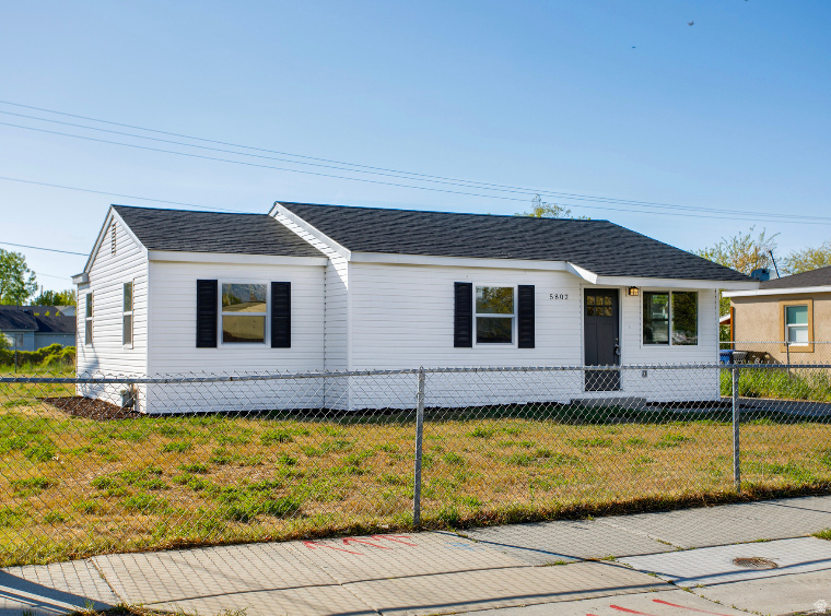 5802 S 4580 W, Kearns, UT 84118 — photo 1