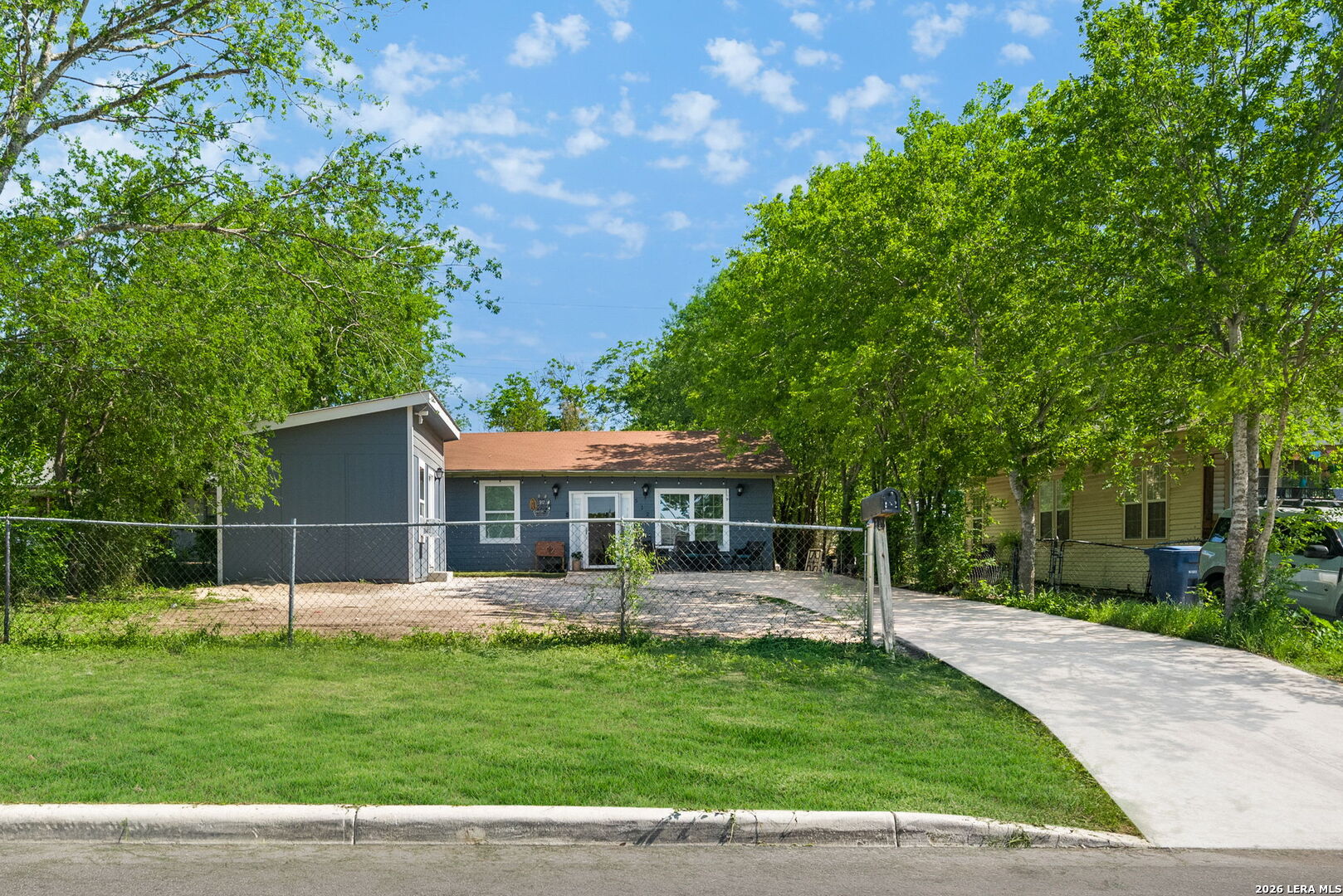 512 Stratford Ct, San Antonio, TX 78223 — photo 1