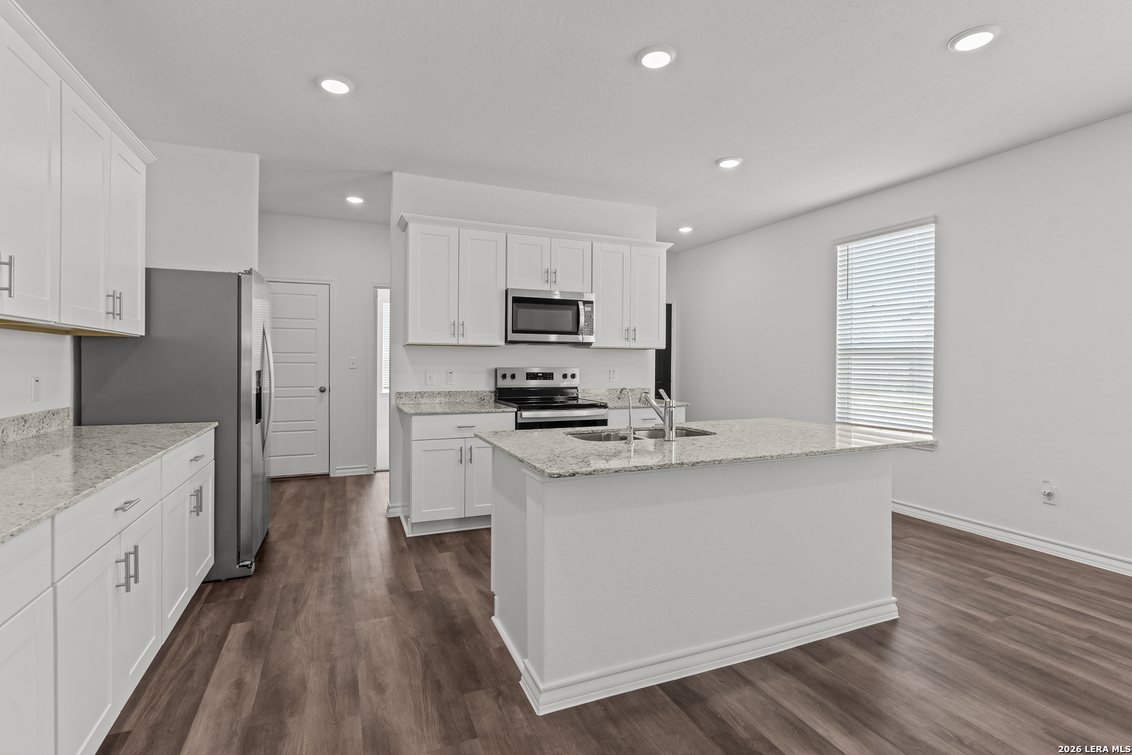 1215 LOS MOCHIS AVENUE, , 78109 — photo 1