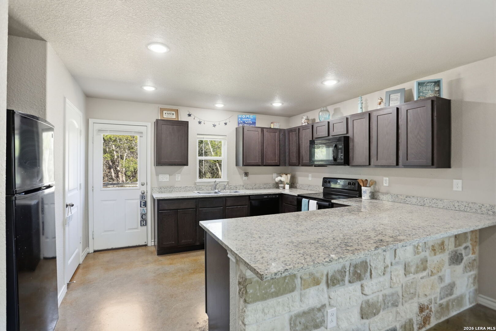 341 RIDGE RD, ,  78070 — photo 1