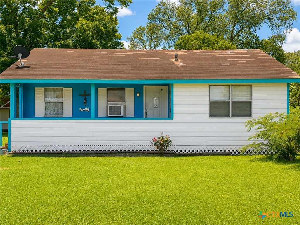 109 S Colorado Street, Edna, TX 77957 — photo 1