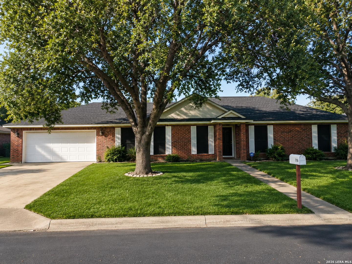 106 WEESE LN, Pleasanton, TX 78064 — photo 1
