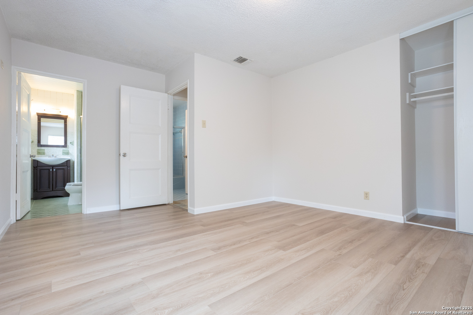 230 Ravenhill, ,  78214 — photo 1