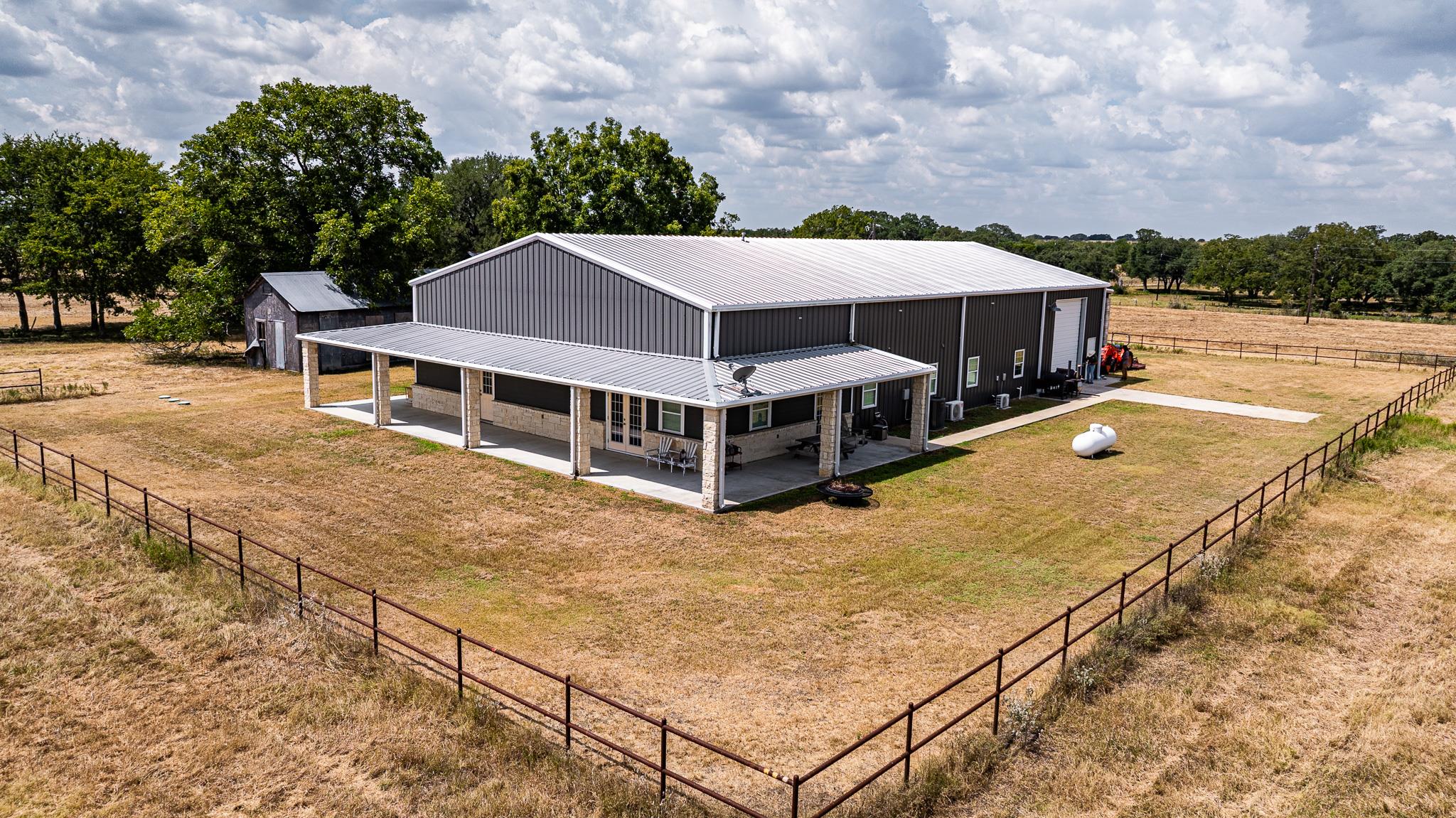 258 Private Road 2006, Schulenburg, TX 78956 — photo 1