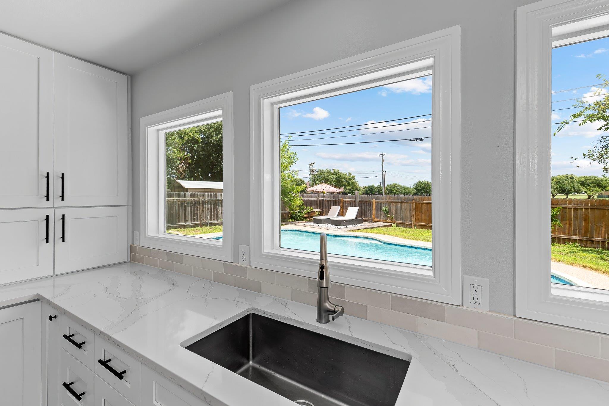 902 Dove, Taylor, TX 76574 — photo 1