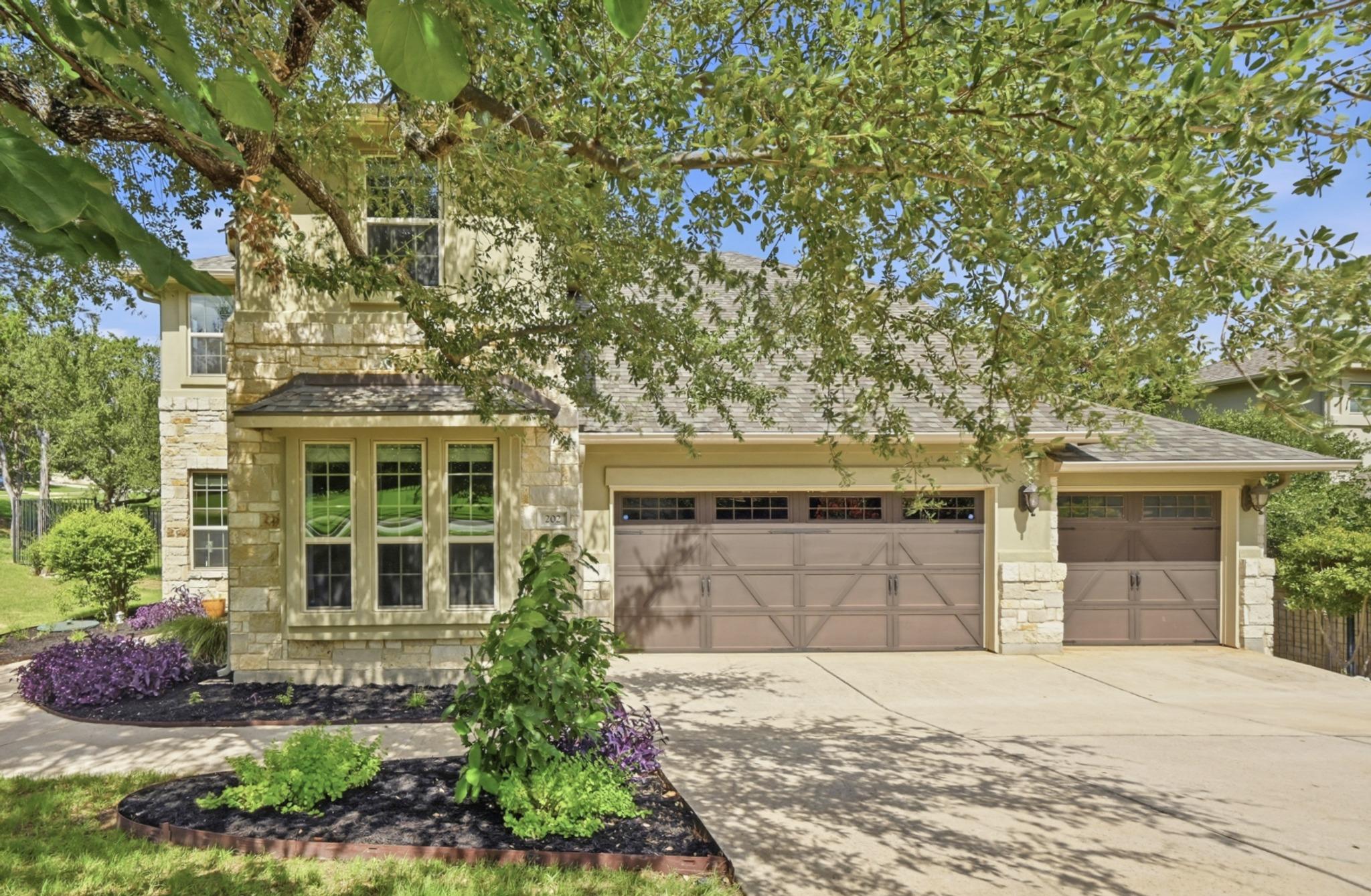 202 Duffy, Austin, TX 78738 — photo 1