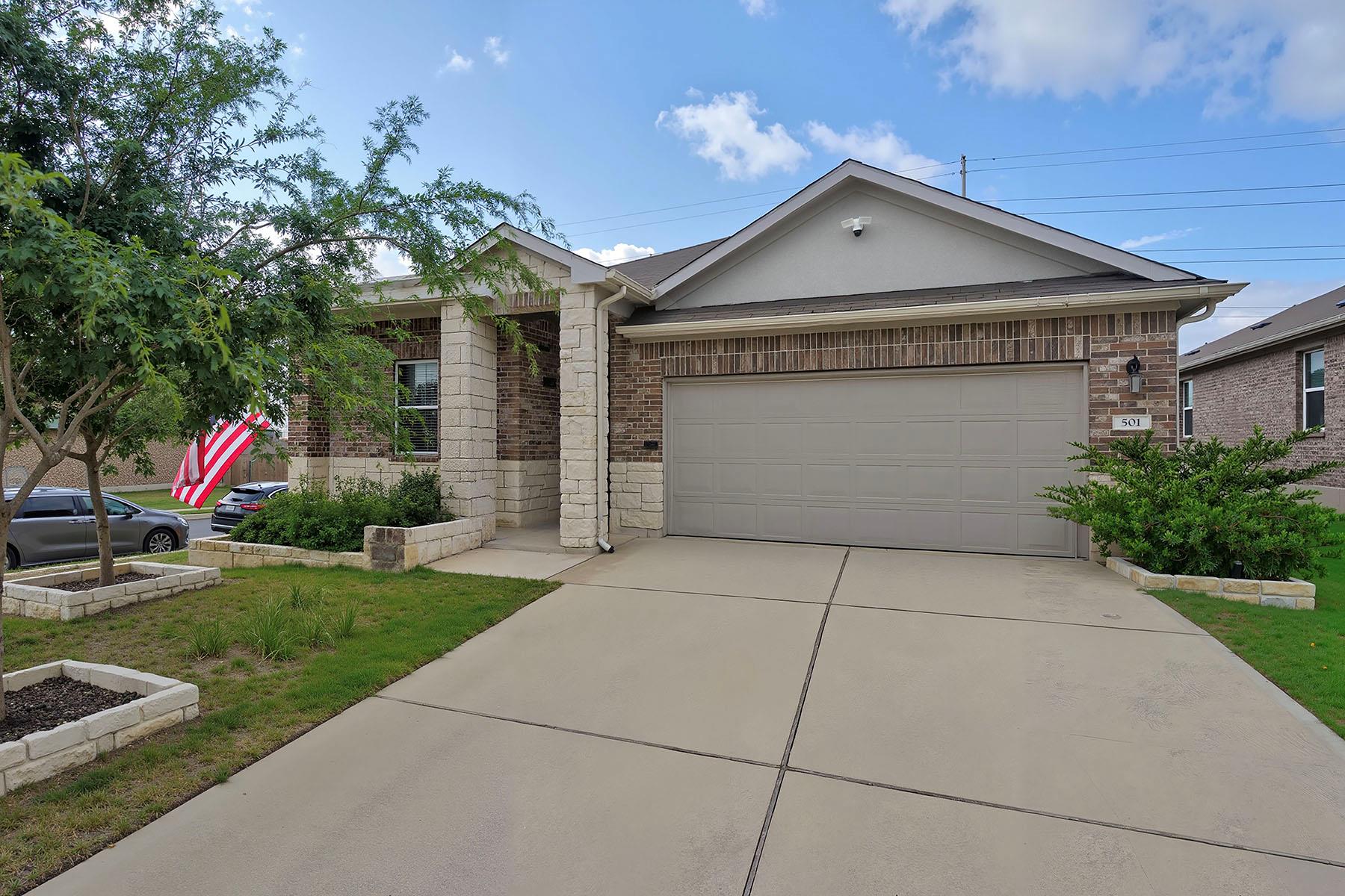 501 Emerald, Georgetown, TX 78626 — photo 1