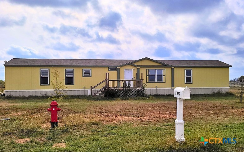 2072 County Road 421, Stockdale, TX 78160 — photo 1