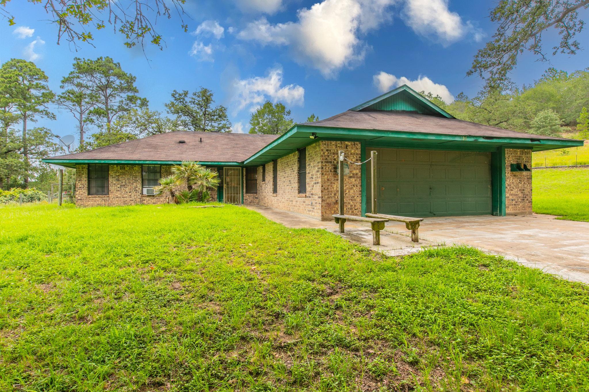 136 Redbird, Smithville, TX 78957 — photo 1