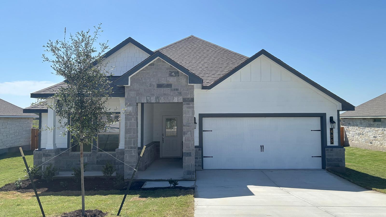 425  Creekfall Rd, Burnet, TX 78611 — photo 1