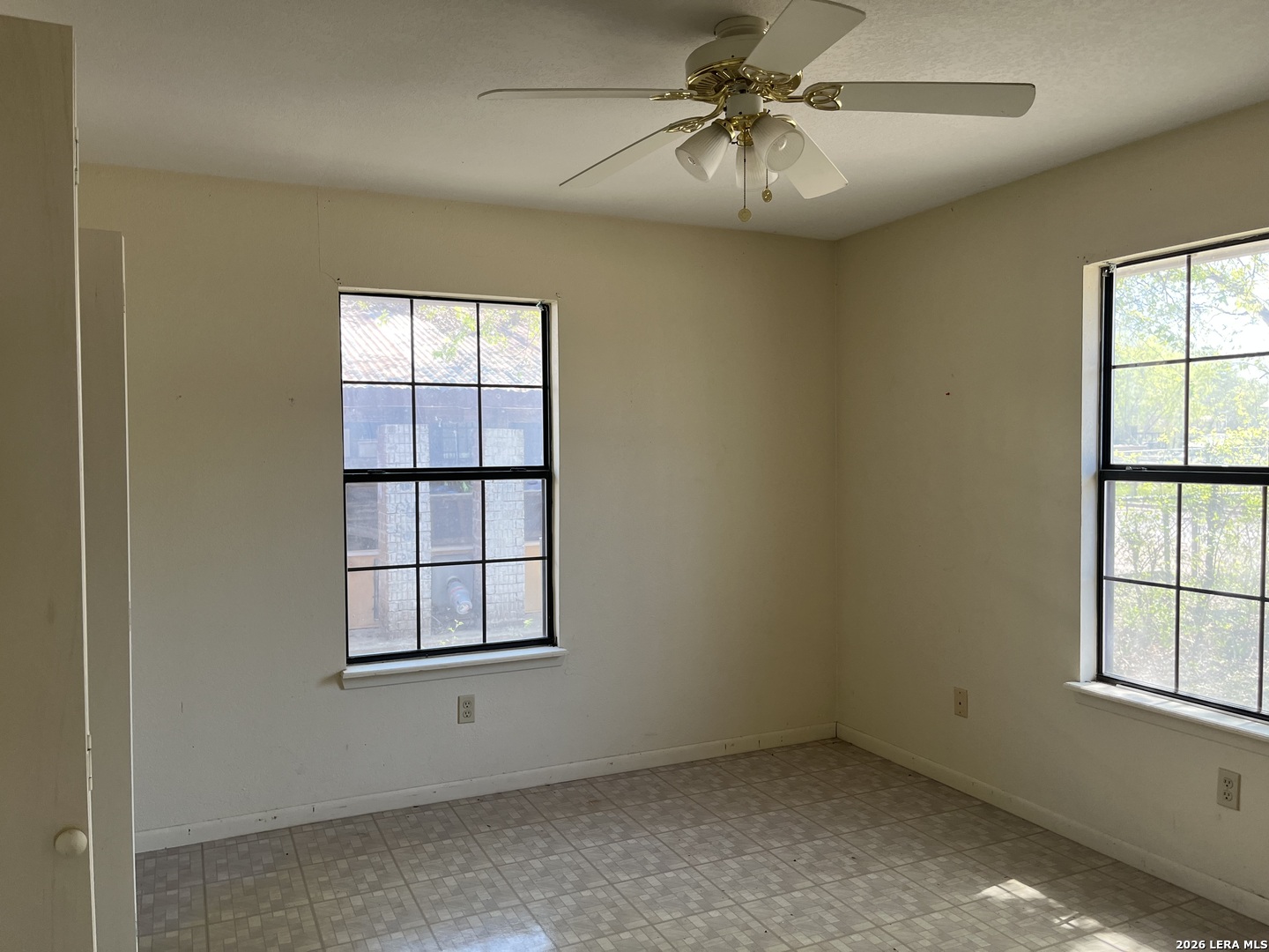 400 Capitan, ,  78801 — photo 1