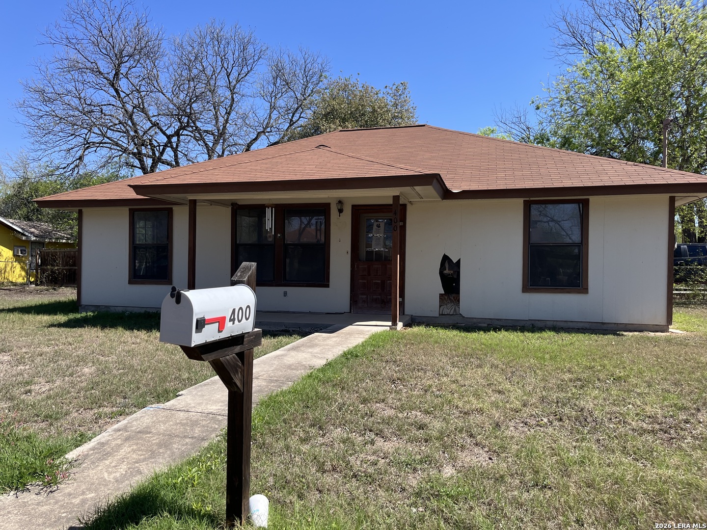 400 Capitan, Uvalde, TX 78801 — photo 1