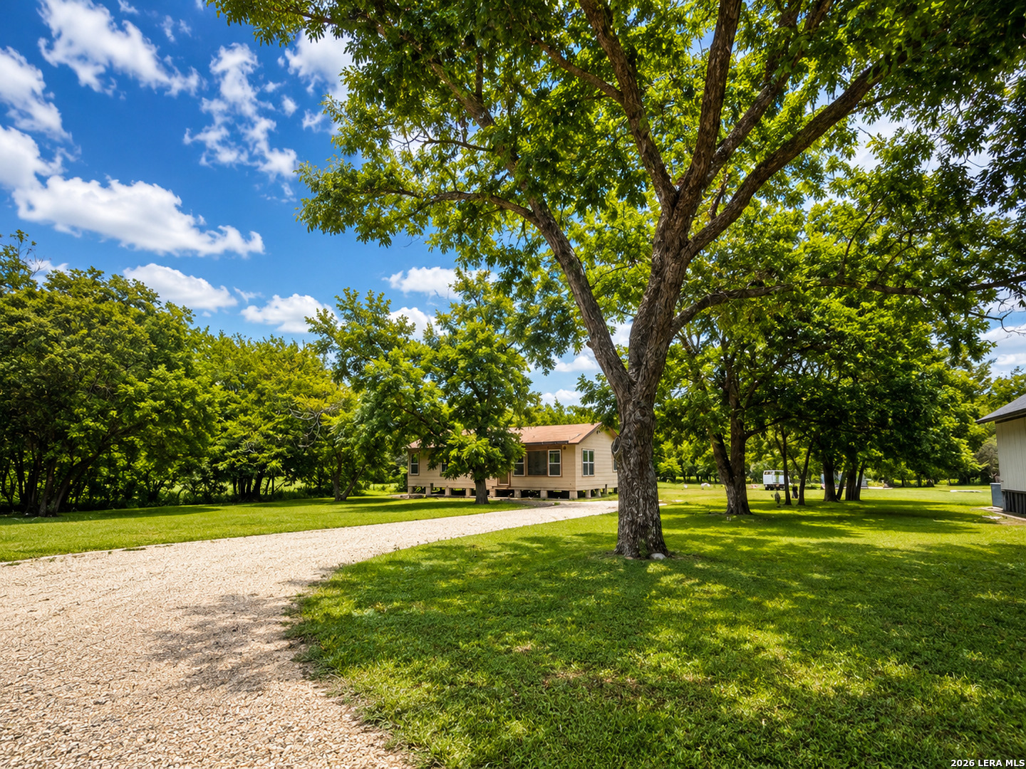 1201 Avenue J, Hondo, TX 78861 — photo 1