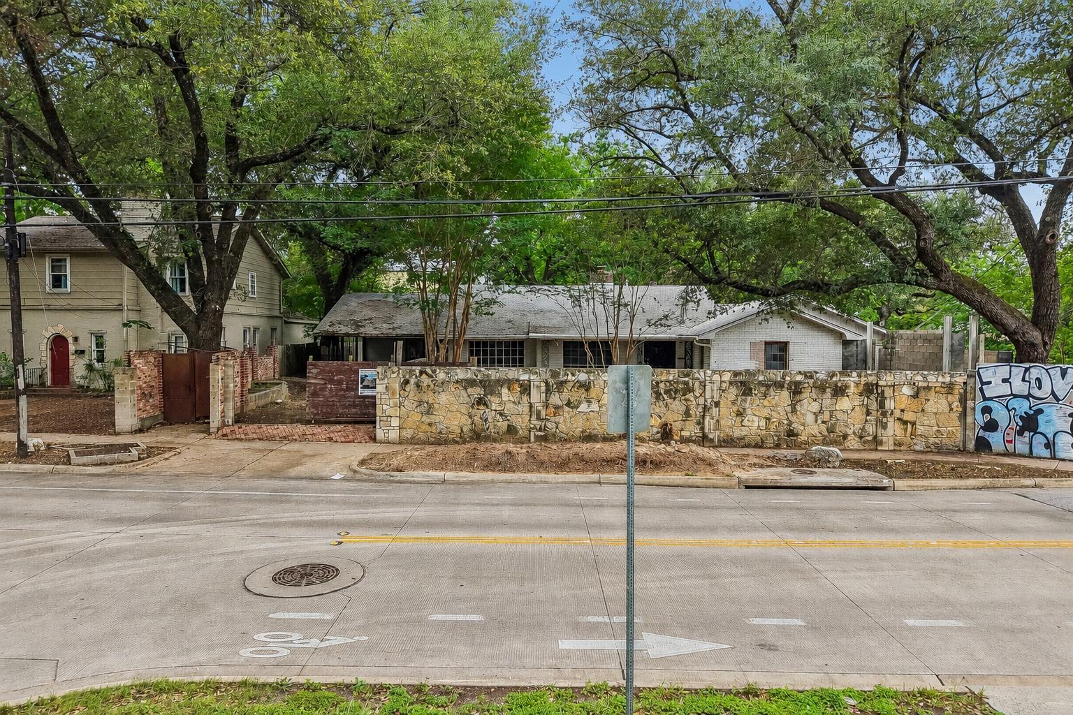 801 32nd, Austin, TX 78705 — photo 1